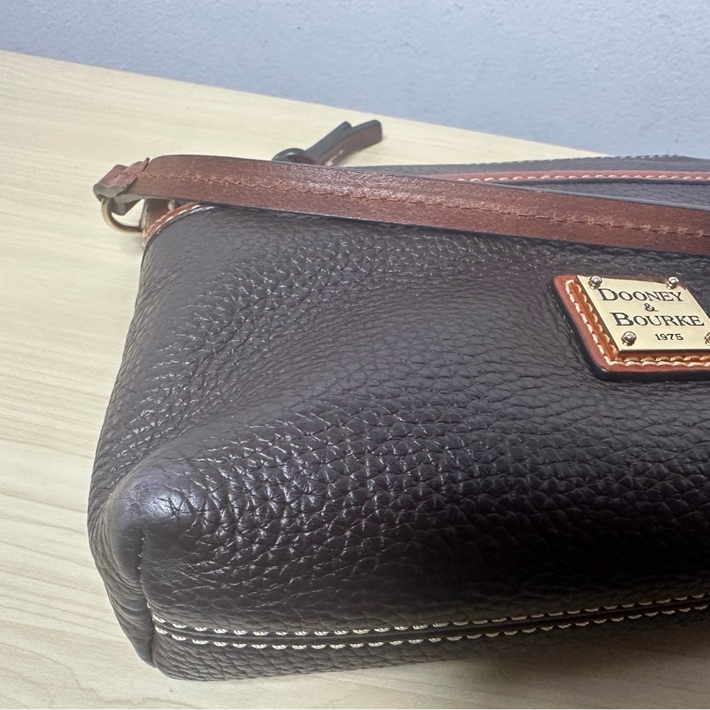 Dooney & Bourke vintage Crossbody - Picture 12 of 15